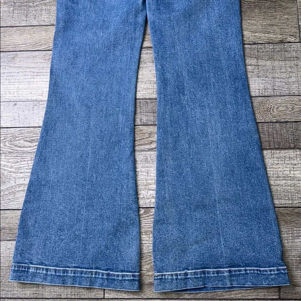 American Eagle Outfitters Next Level Stretch Super hi-Rise Flare Jeans - Picture 10 of 13